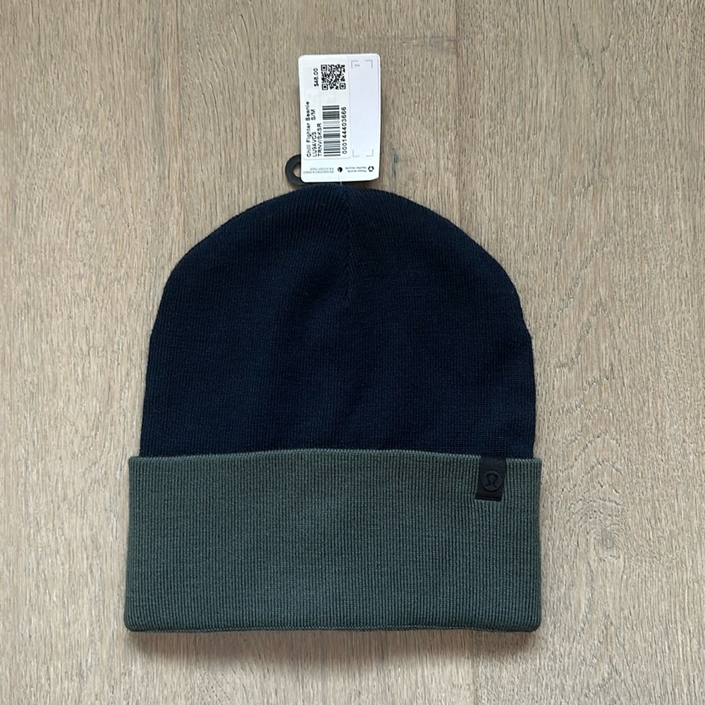NWT chill fighter beanie true navy/smoked spruce size s/m lululemon
